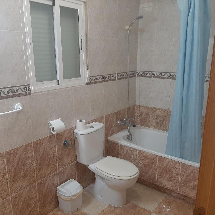 Hostal Los Amigos La Roda Zewnętrze zdjęcie